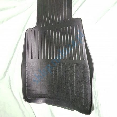 Dywanik gumowy  411 przód L PN Caro, Atu