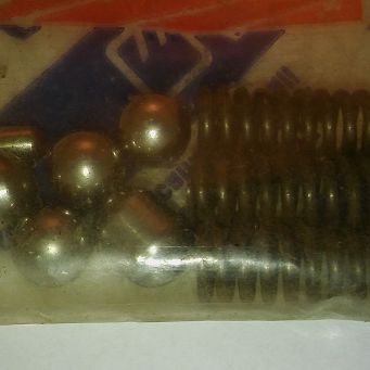 Kpl. zatrzasków skrzyni 126p, CC 700