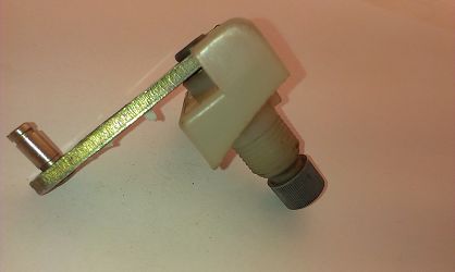 Oś mechanizmu wycieraczki prawa 126p