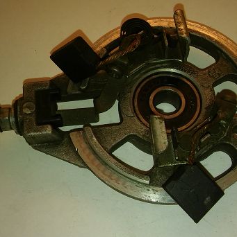 Szczotkotrzymacz prądnicy 126p kpl.