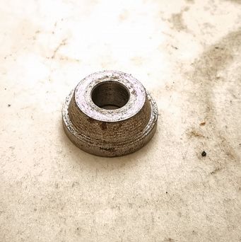 Tuleja dystansowa wahacza przód 126p