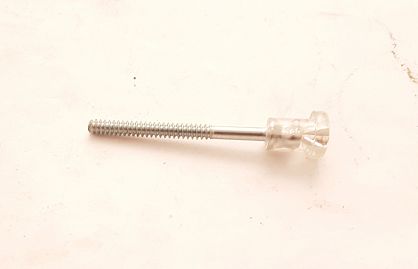 Spinka   13D wkręt mocowania lampy tył 126p