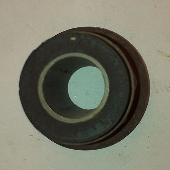 Tuleja metal. - gum. wahacza przód 126p Akor