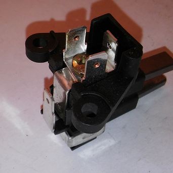 Szczotkotrzymacz alternatora 126p   