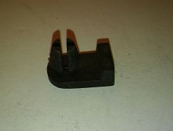 Spinka   18 zabezp. linki pokrywy silnika 126p FSM