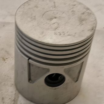 Tłok XII 83,50 Warszawa, Żuk, Nysa, Tarpan S - 21