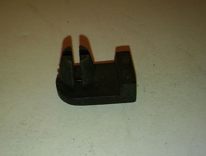 Spinka   18 zabezp. linki pokrywy silnika 126p