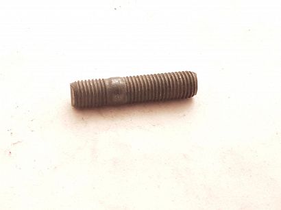 Szpilka   M10 x 14 / 26 / 45 korpus silnika CC 700