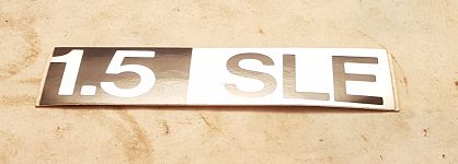 Emblemat "1.5 SLE" PN Caro